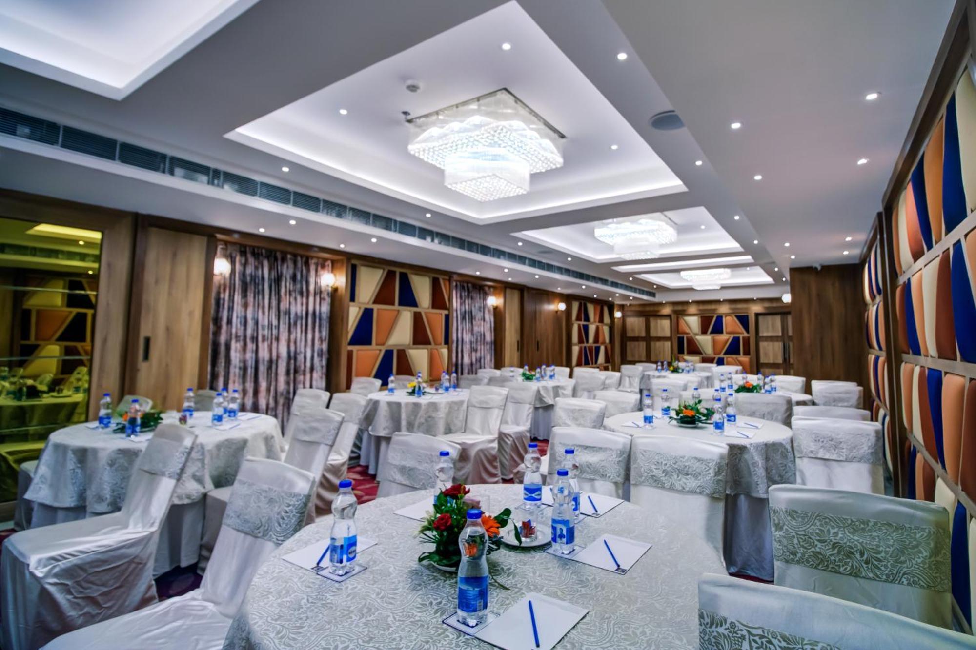 Cozzet Victoria Hotel Bhubaneswar Eksteriør bilde