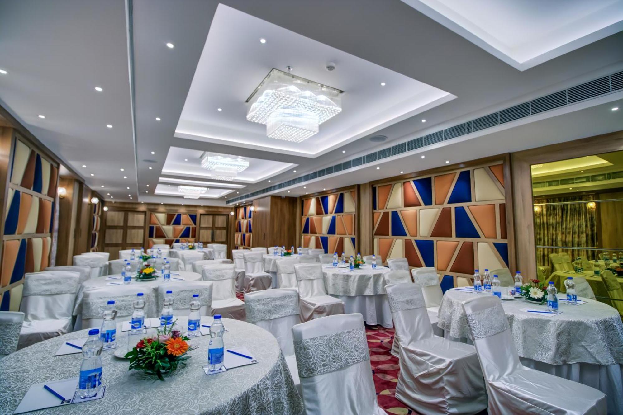 Cozzet Victoria Hotel Bhubaneswar Eksteriør bilde