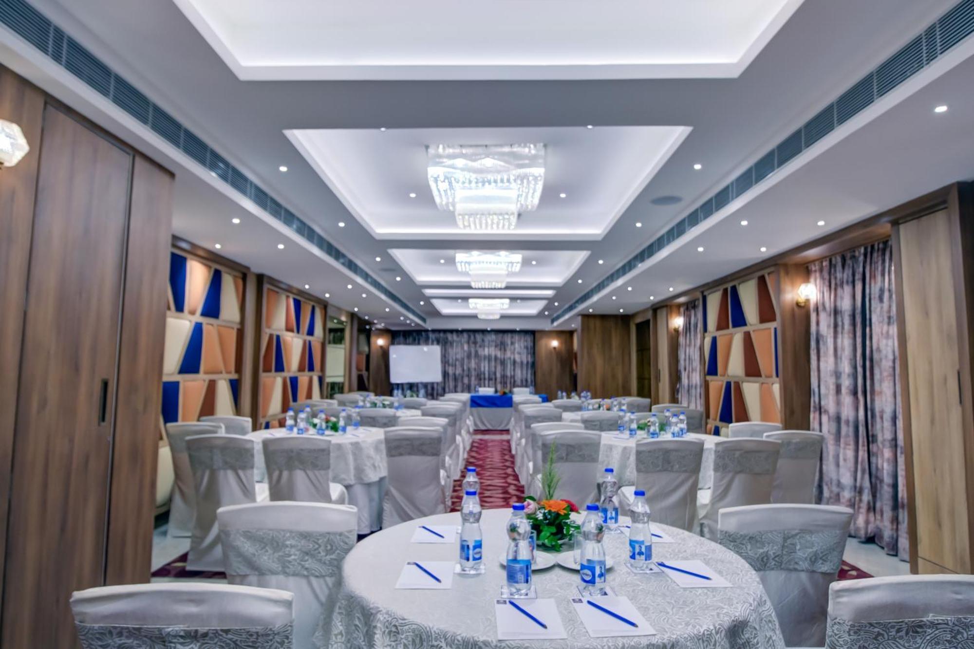 Cozzet Victoria Hotel Bhubaneswar Eksteriør bilde