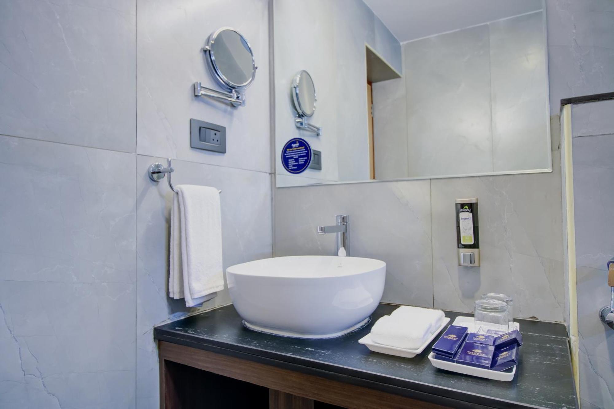 Cozzet Victoria Hotel Bhubaneswar Eksteriør bilde